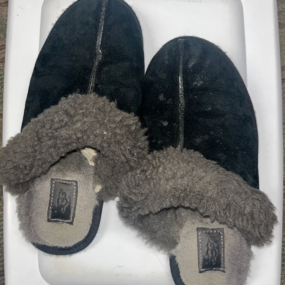 Womens UGG slippers size 8